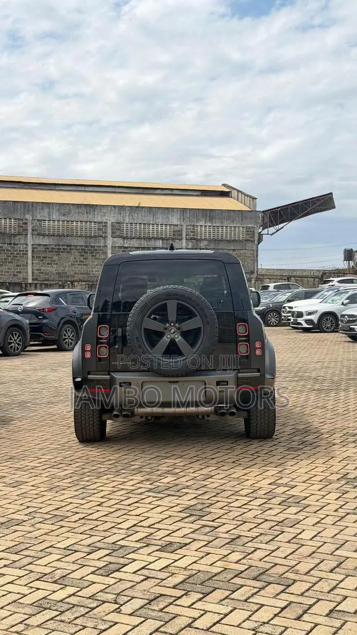 Land Rover Defender 110 P400 X-Dynamic SE 2025 Matt Black