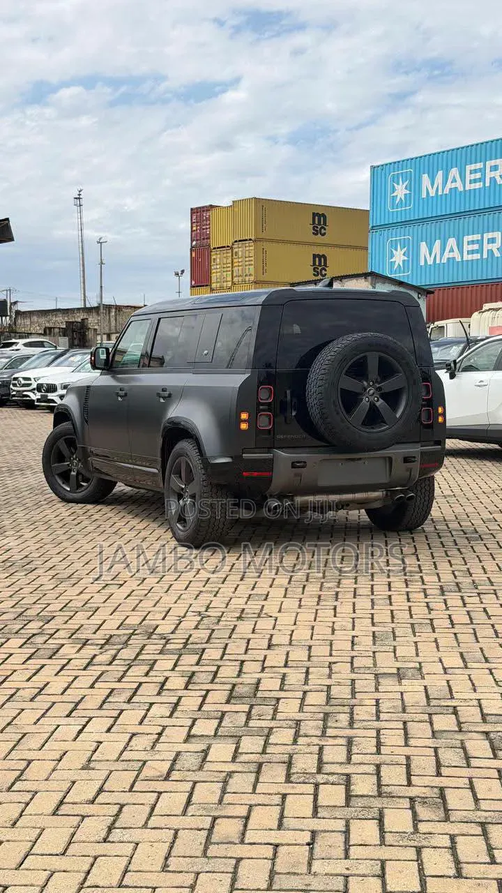 Land Rover Defender 110 P400 X-Dynamic SE 2025 Matt Black