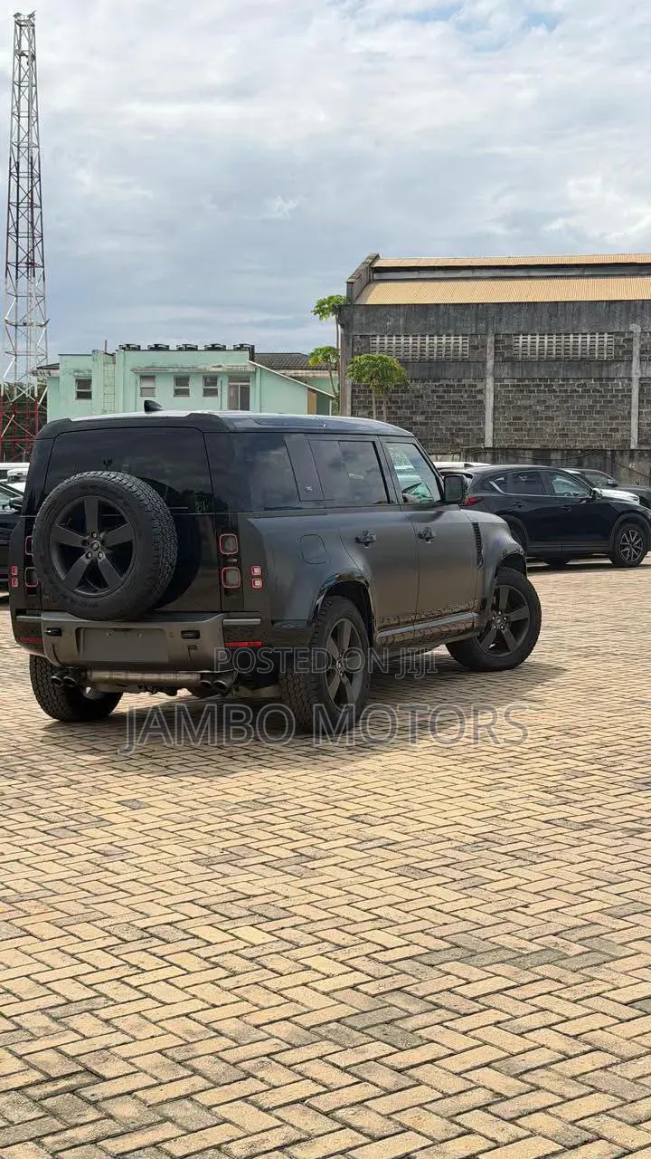 Land Rover Defender 110 P400 X-Dynamic SE 2025 Matt Black