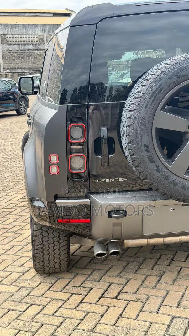 Land Rover Defender 110 P400 X-Dynamic SE 2025 Matt Black