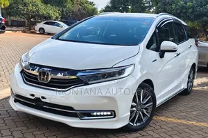 Honda Fit Shuttle 1.5 Hybrid 2WD 2019 Pearl