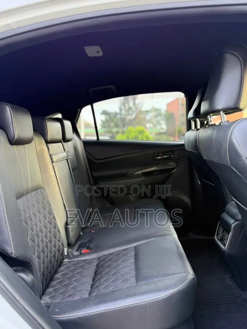 Toyota Harrier 2.0 2019 White