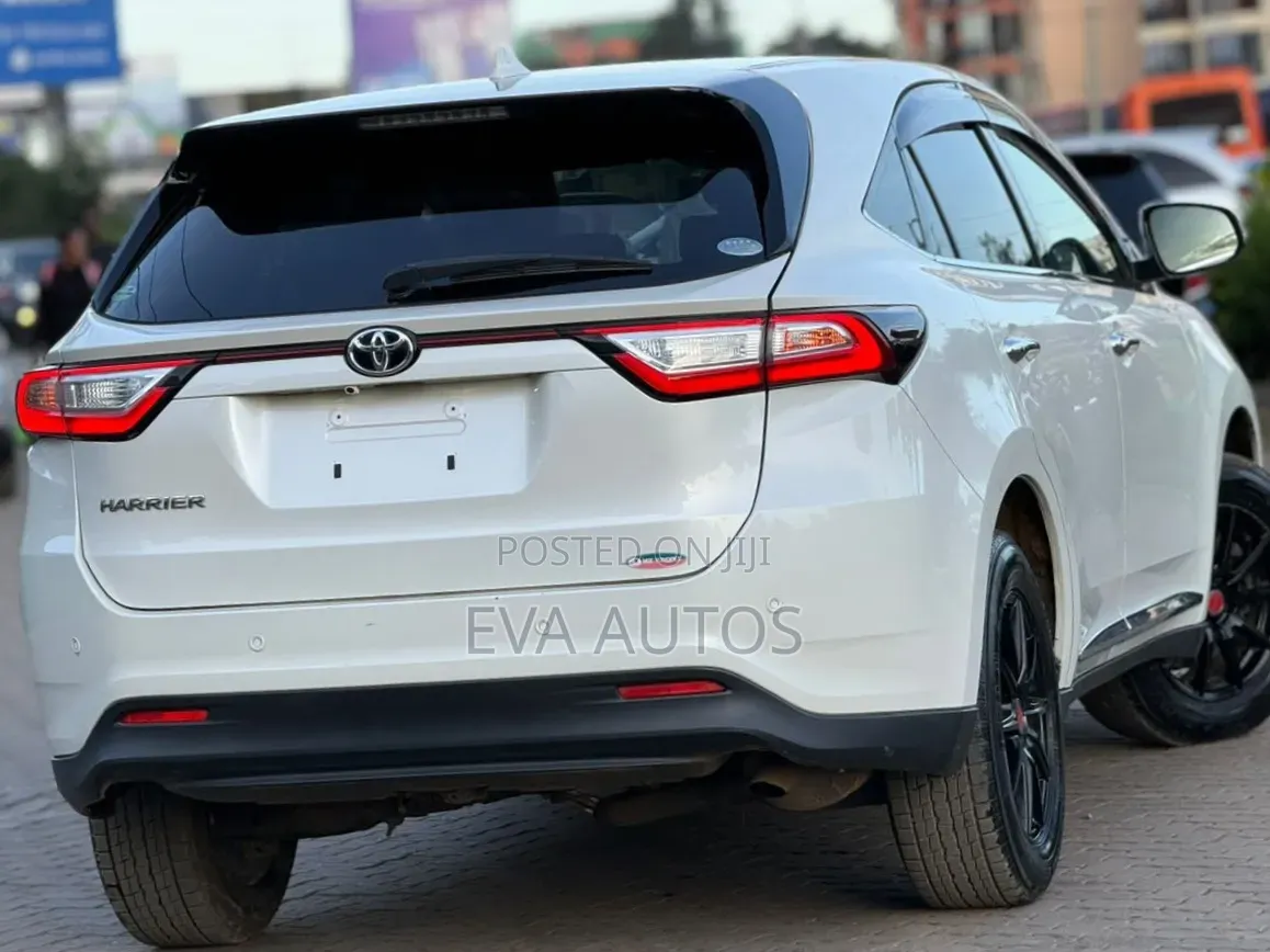 Toyota Harrier 2.0 2019 White