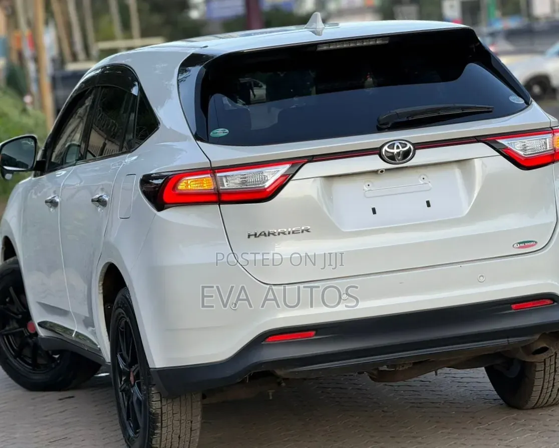 Toyota Harrier 2.0 2019 White