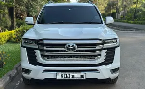 Toyota Land Cruiser 2015 White