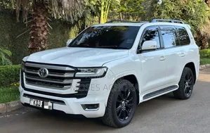 Toyota Land Cruiser 2015 White
