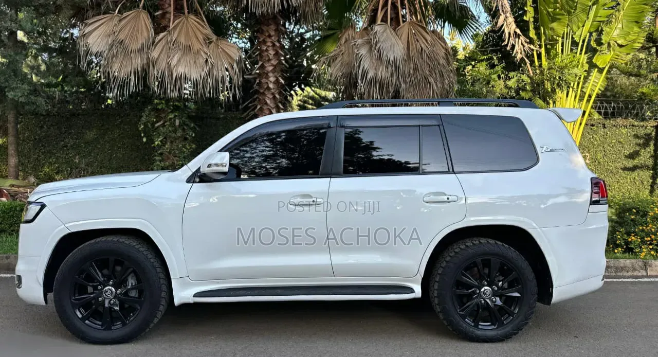 Toyota Land Cruiser 2015 White