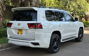 Toyota Land Cruiser 2015 White