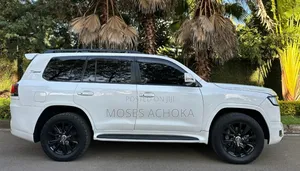 Toyota Land Cruiser 2015 White