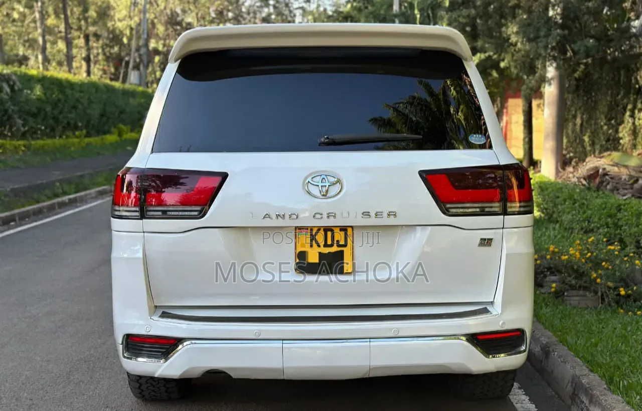 Toyota Land Cruiser 2015 White