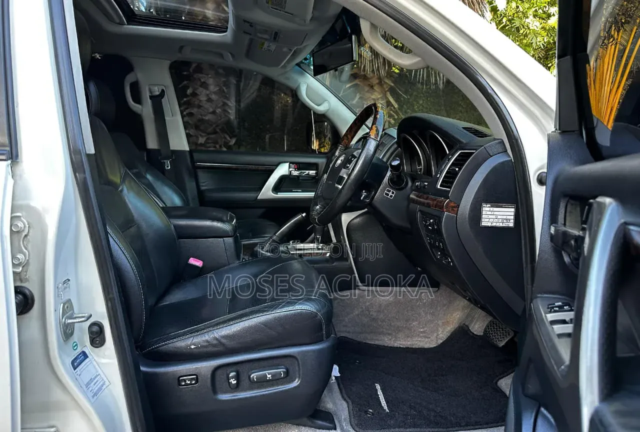 Toyota Land Cruiser 2015 White