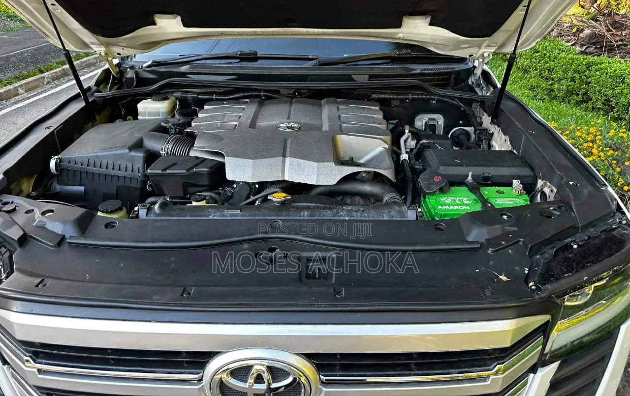 Toyota Land Cruiser 2015 White