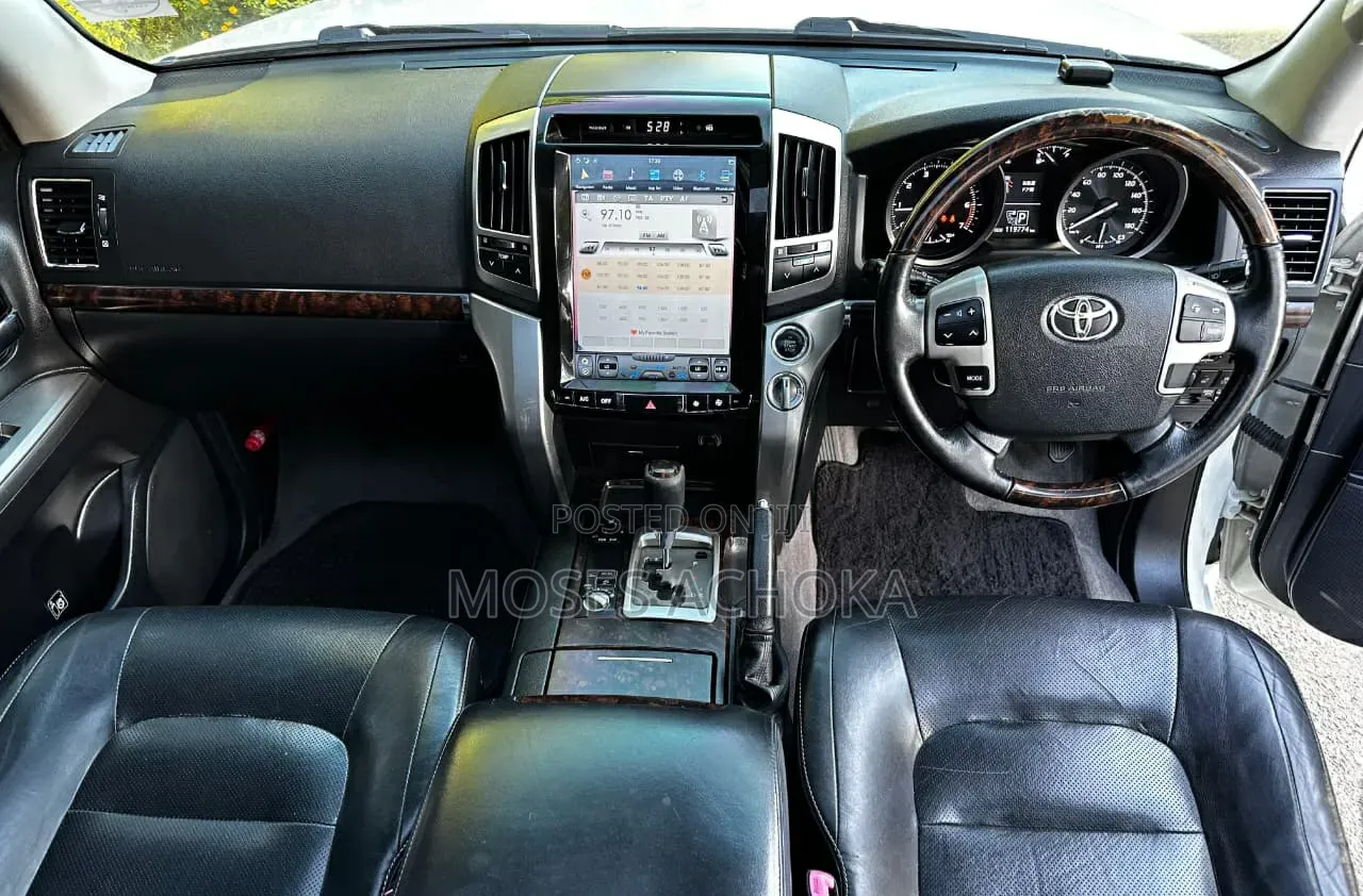 Toyota Land Cruiser 2015 White