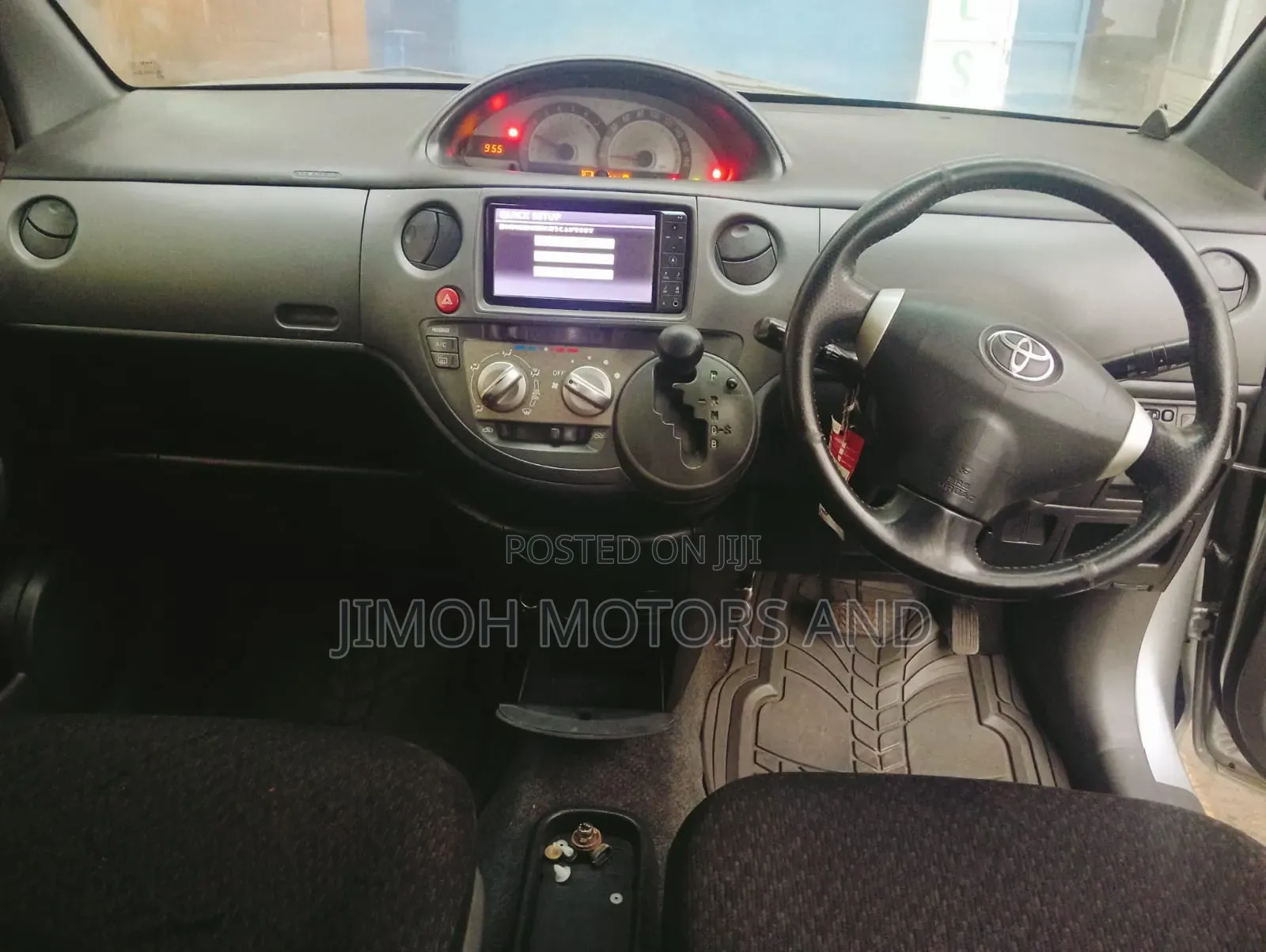 Toyota Sienta 2011 Silver