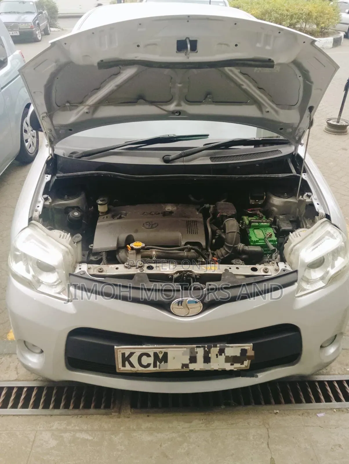 Toyota Sienta 2011 Silver