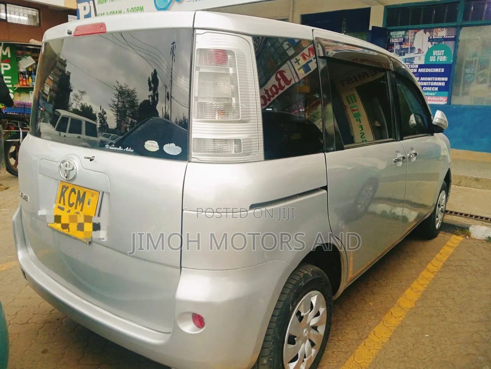 Toyota Sienta 2011 Silver