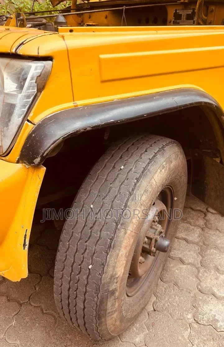 Mahindra Scorpio 2017 Yellow