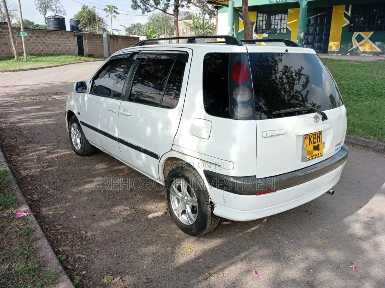 Toyota Raum 2003 White