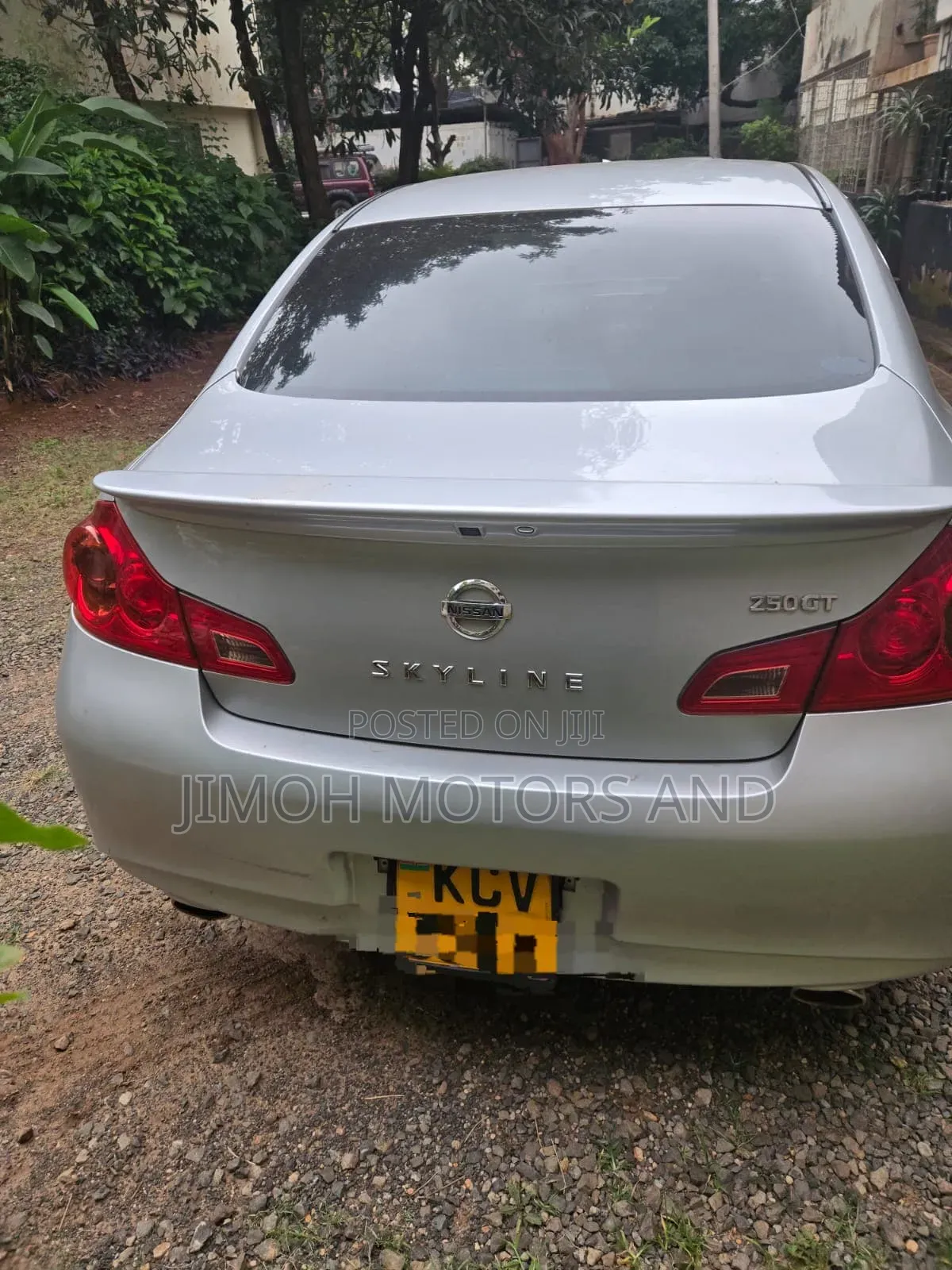 Nissan Skyline 2012 Silver