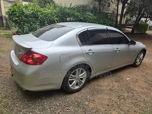 Nissan Skyline 2012 Silver