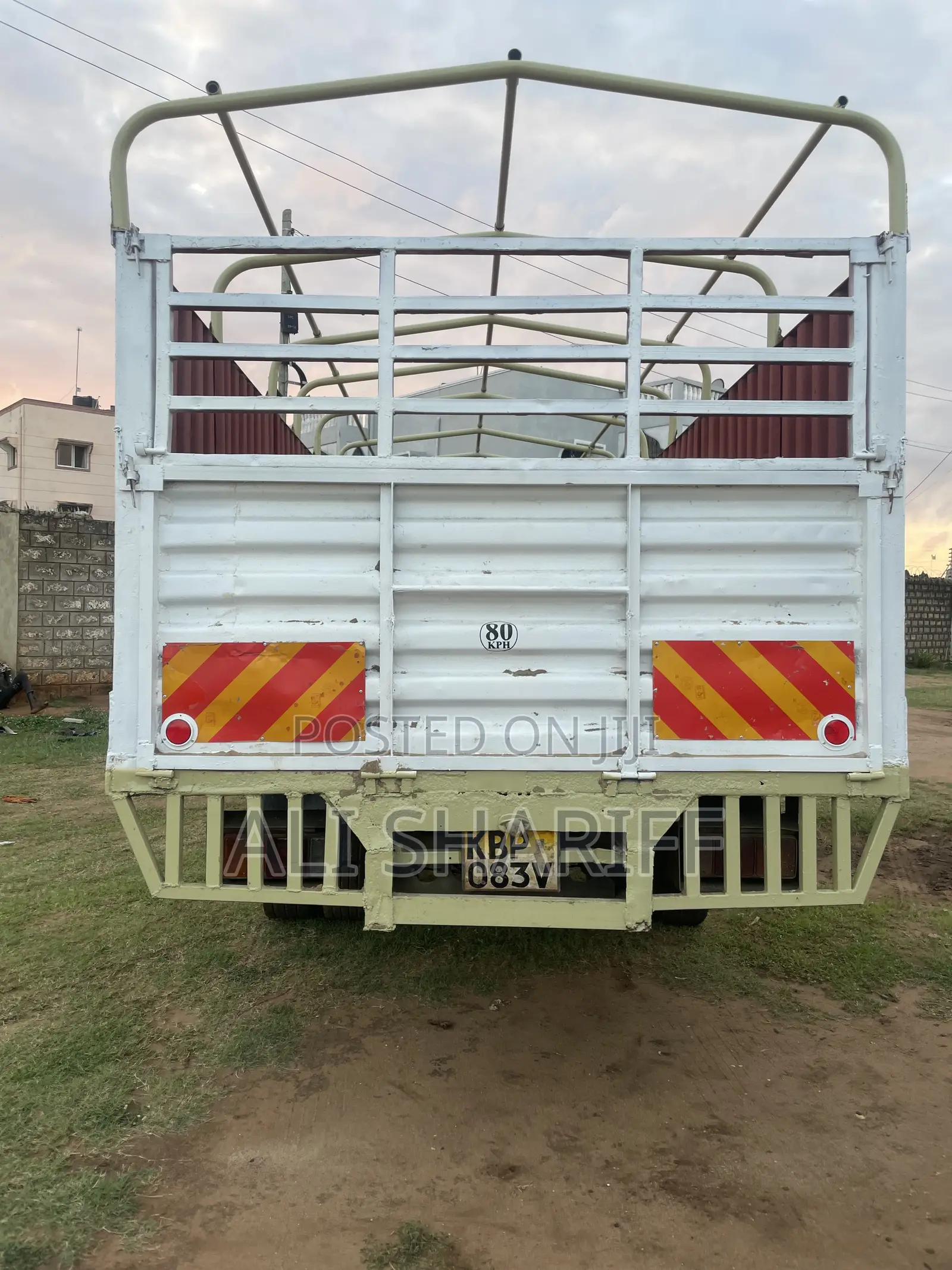 Mitsubishi Fh 2011 White