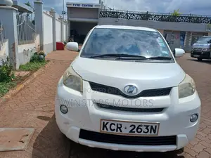 Toyota IST 2011 White