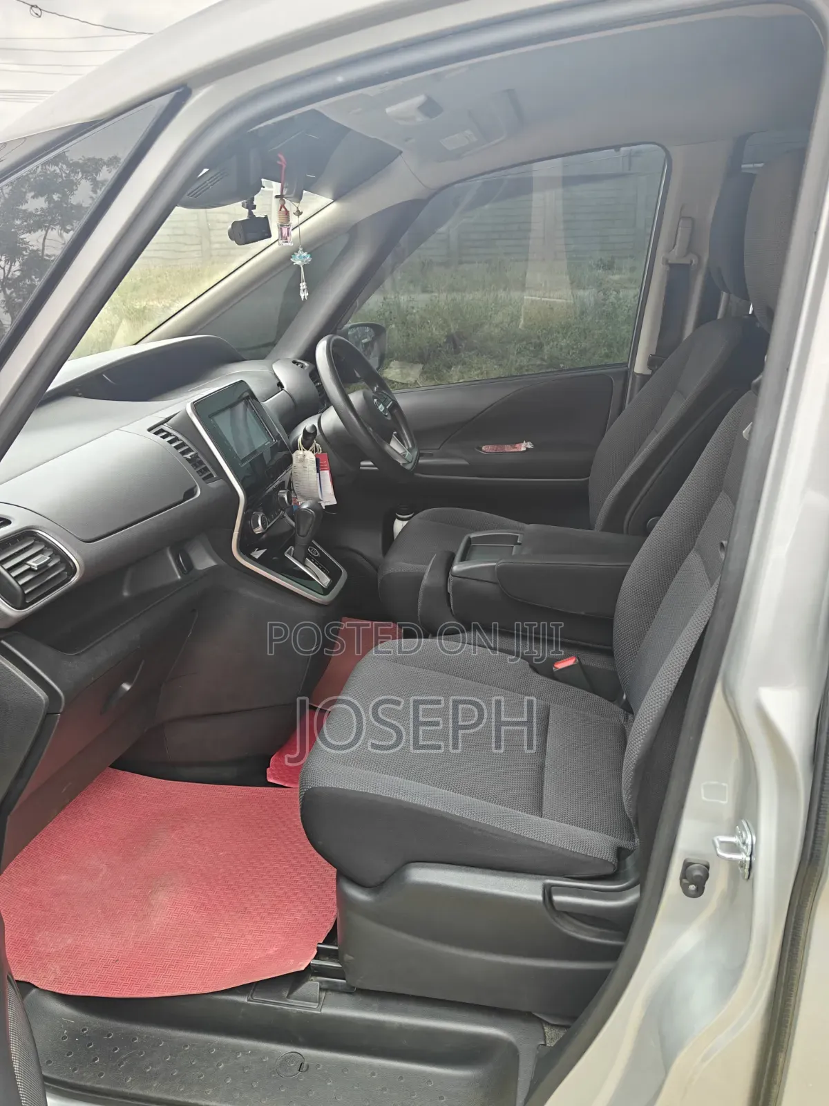 Nissan Serena 2018 Silver