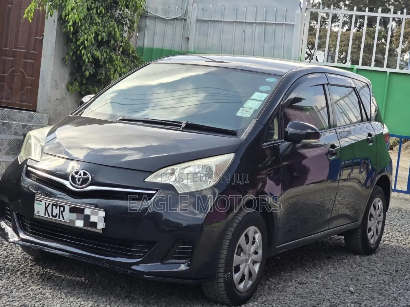 Toyota Ractis 1.5 FWD 2012 Black