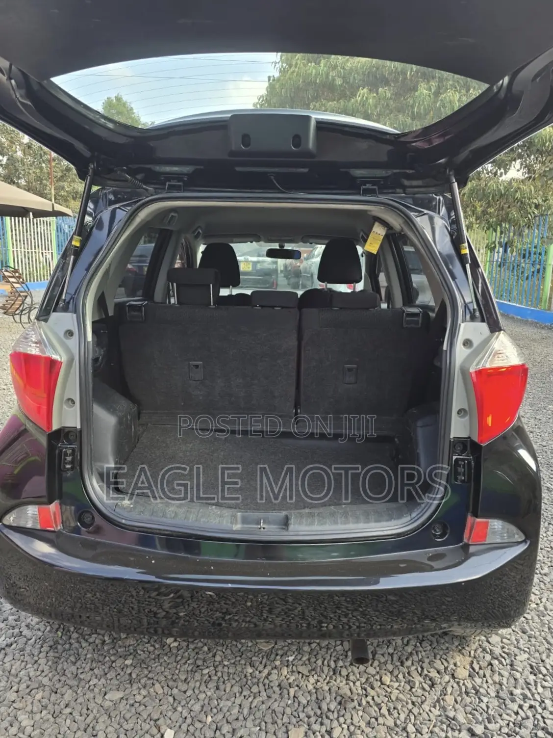 Toyota Ractis 1.5 FWD 2012 Black