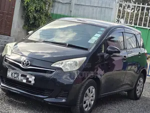 Toyota Ractis 1.5 FWD 2012 Black