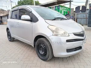 Toyota Ractis 2010 Silver