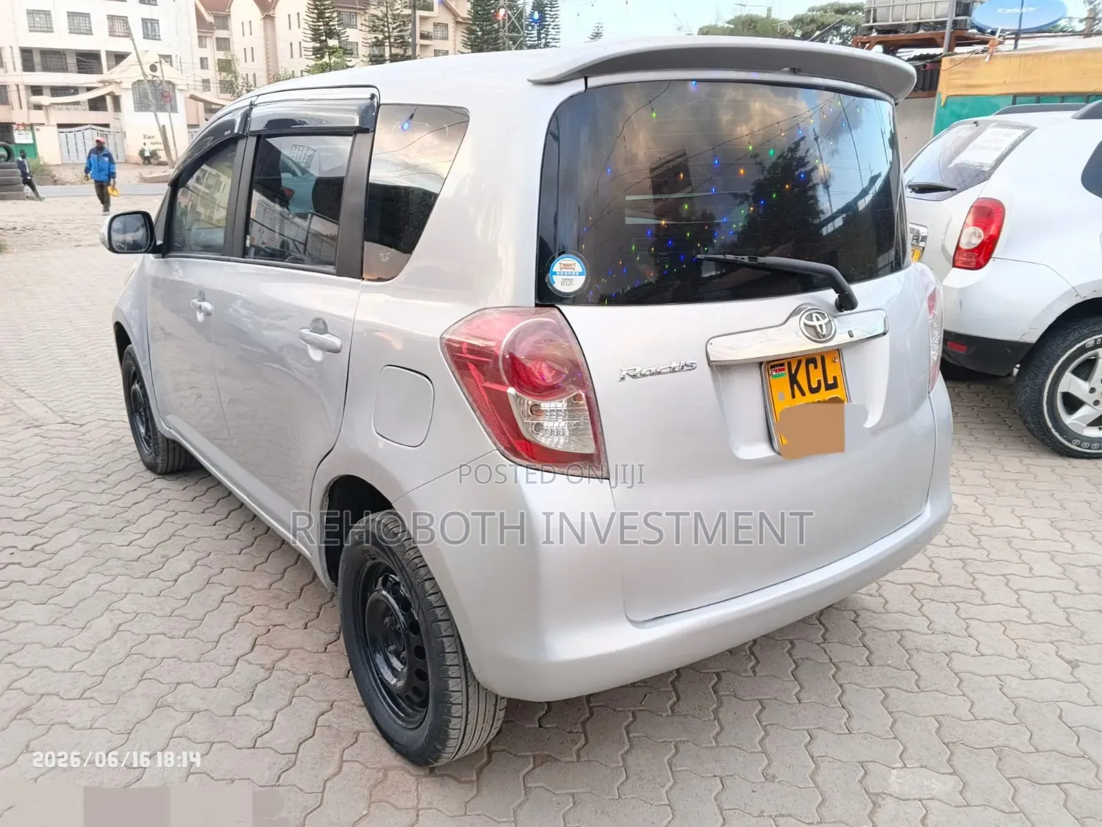 Toyota Ractis 2010 Silver