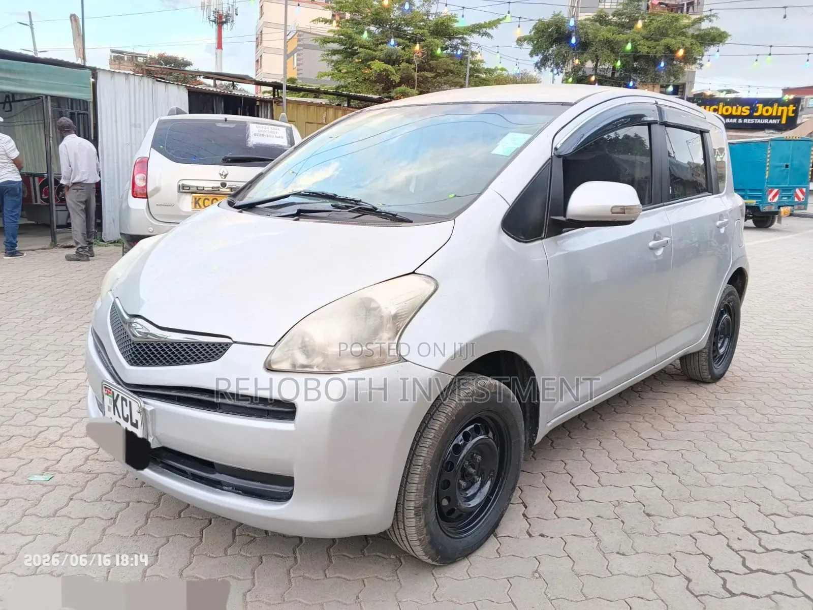 Toyota Ractis 2010 Silver