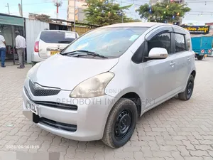 Toyota Ractis 2010 Silver