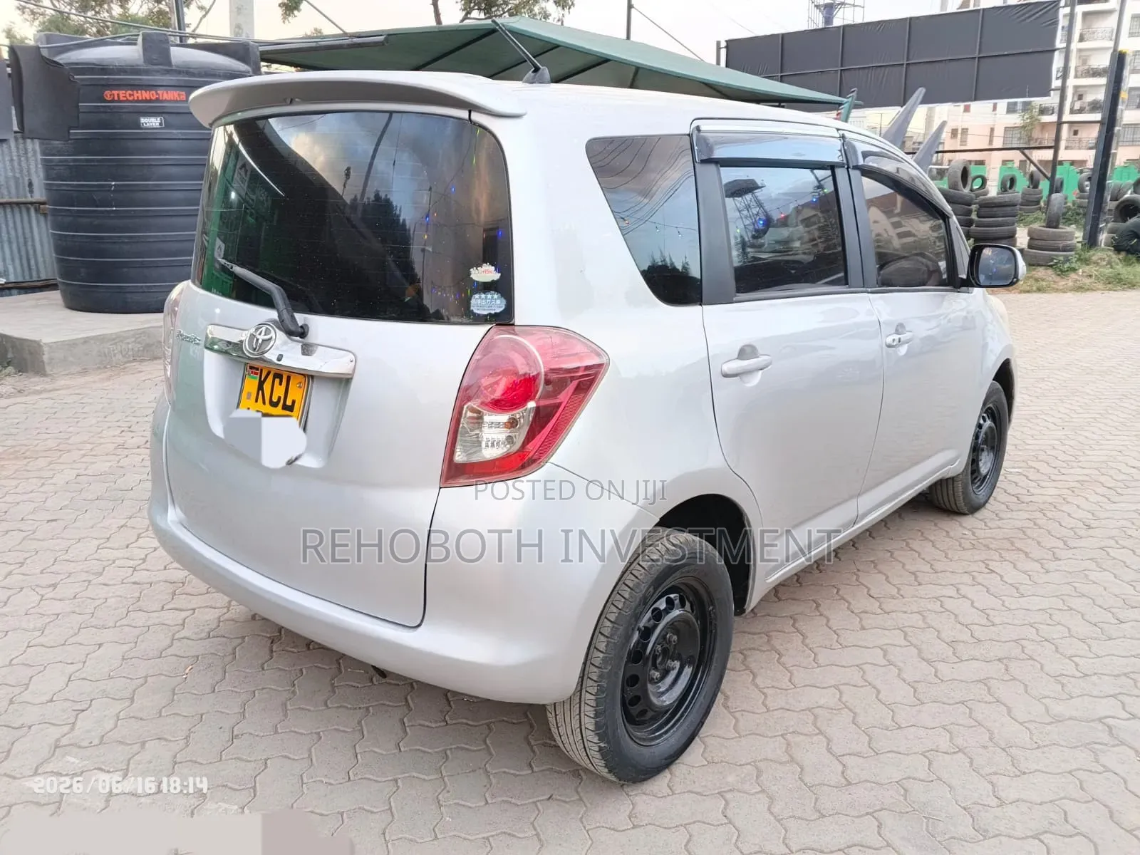 Toyota Ractis 2010 Silver