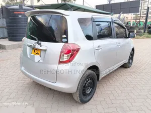 Toyota Ractis 2010 Silver