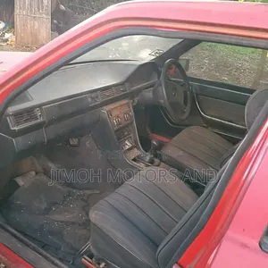 Mercedes-Benz E200 1993 Red