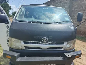 Toyota HiAce 2011 White