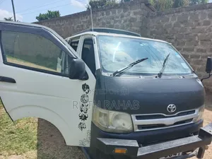 Toyota HiAce 2011 White
