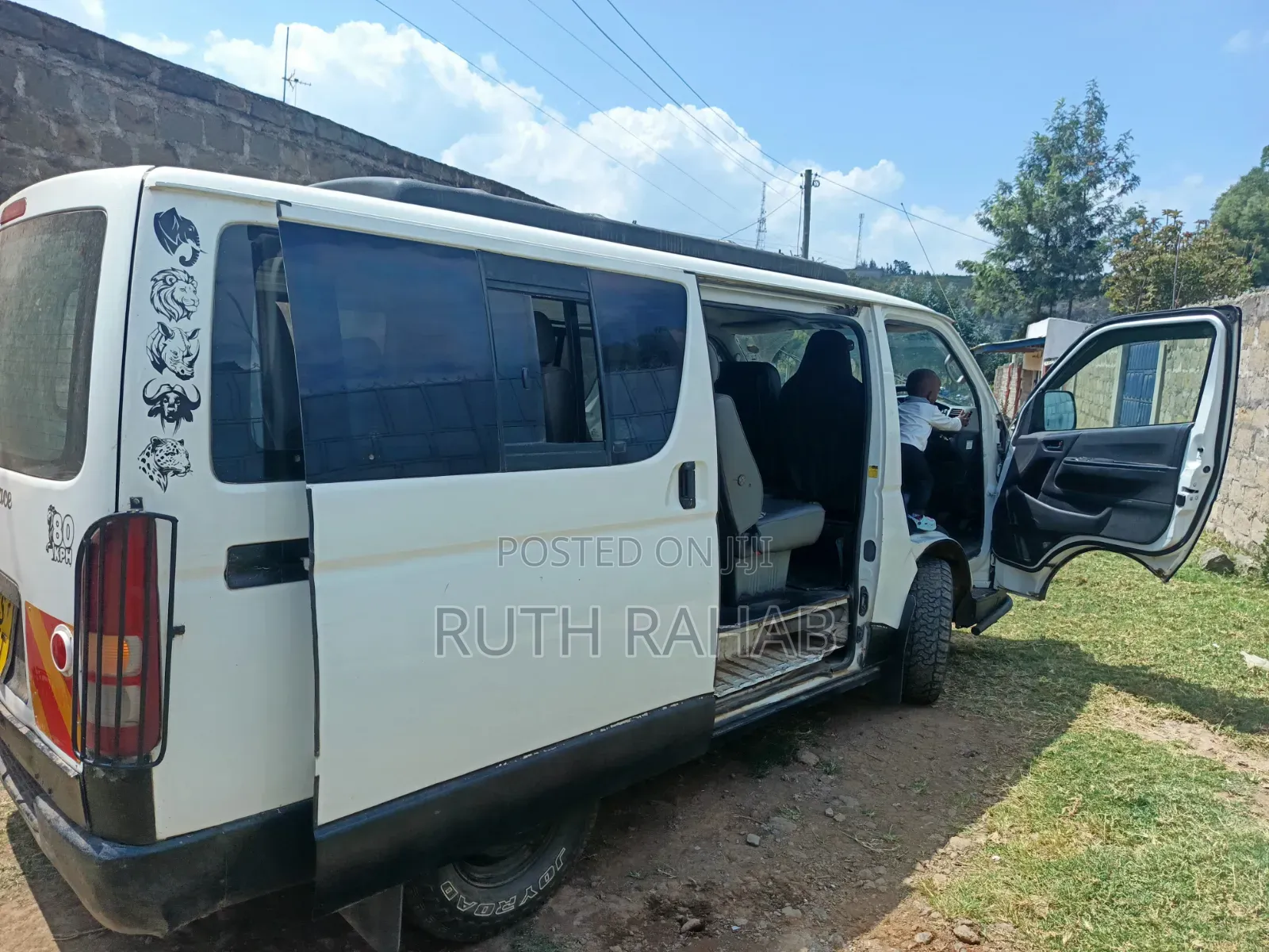 Toyota HiAce 2011 White