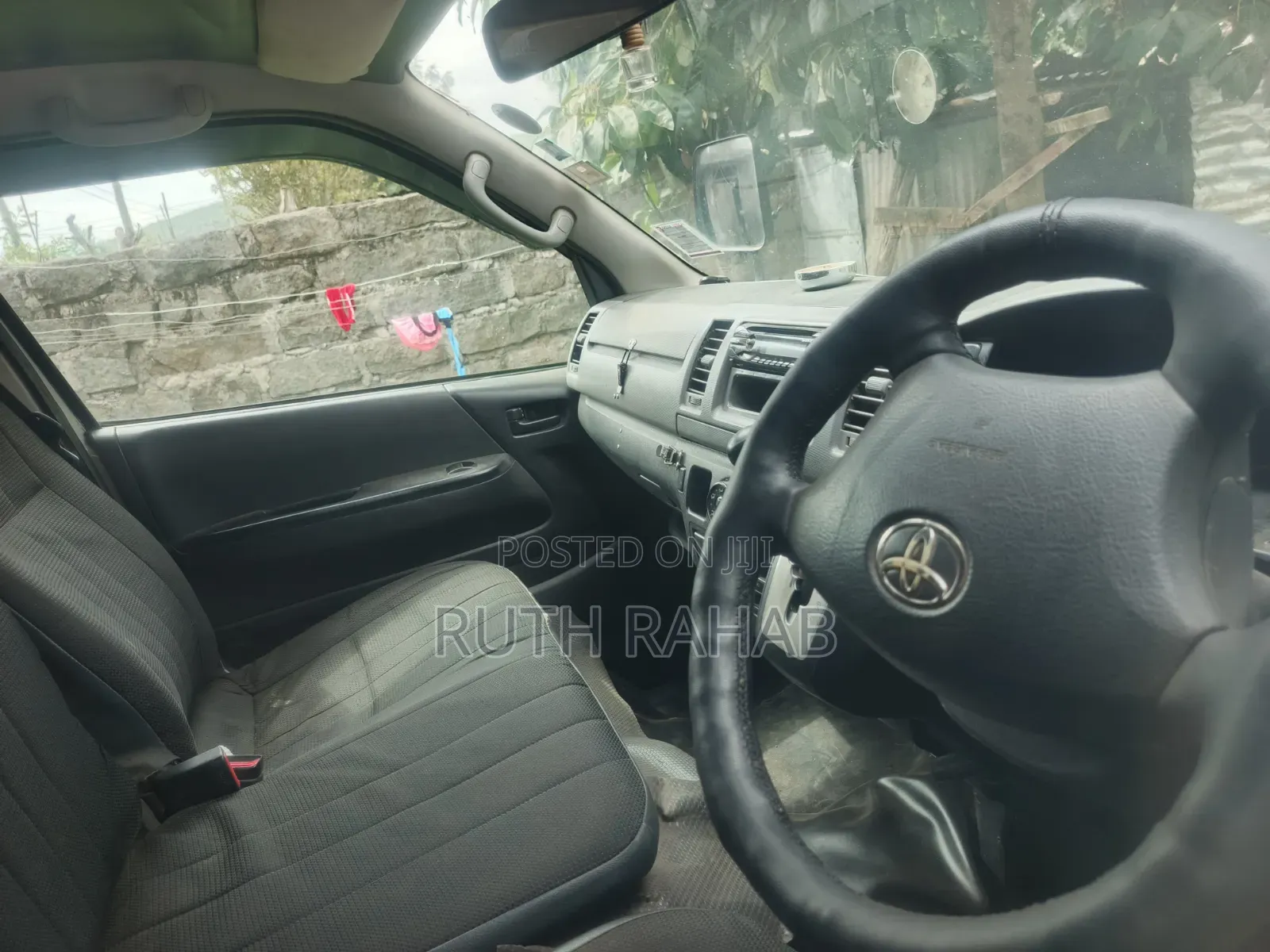 Toyota HiAce 2011 White