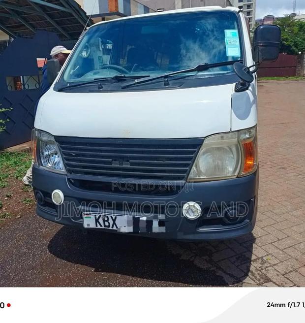 Nissan Caravan (Urvan) 2006 White - main view