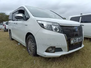 Toyota Esquire 2.0 FWD (8 seater) 2017 White
