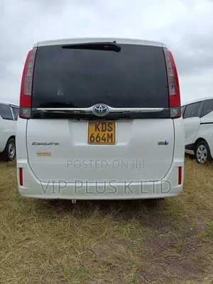 Toyota Esquire 2.0 FWD (8 seater) 2017 White