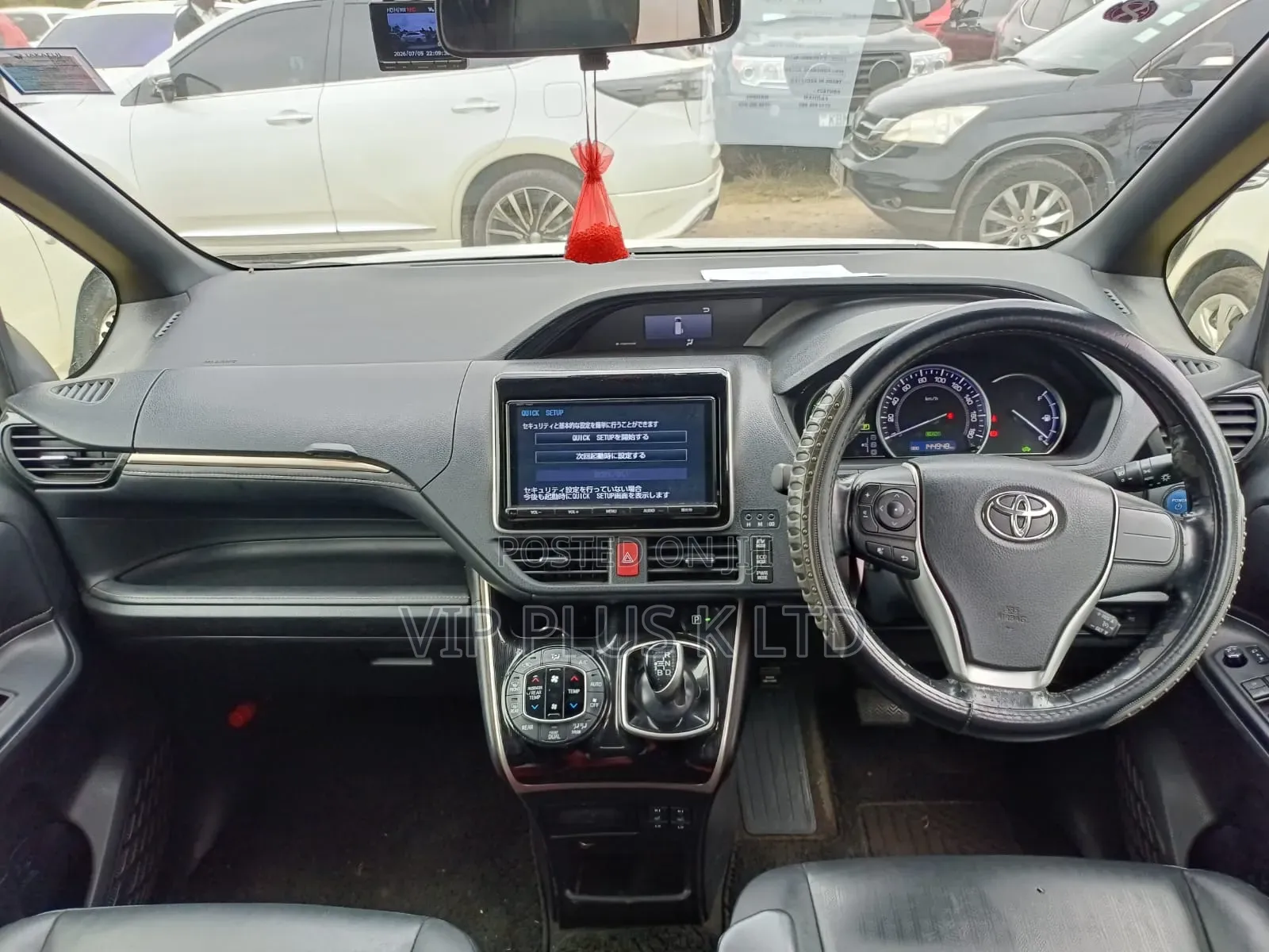 Toyota Esquire 2.0 FWD (8 seater) 2017 White