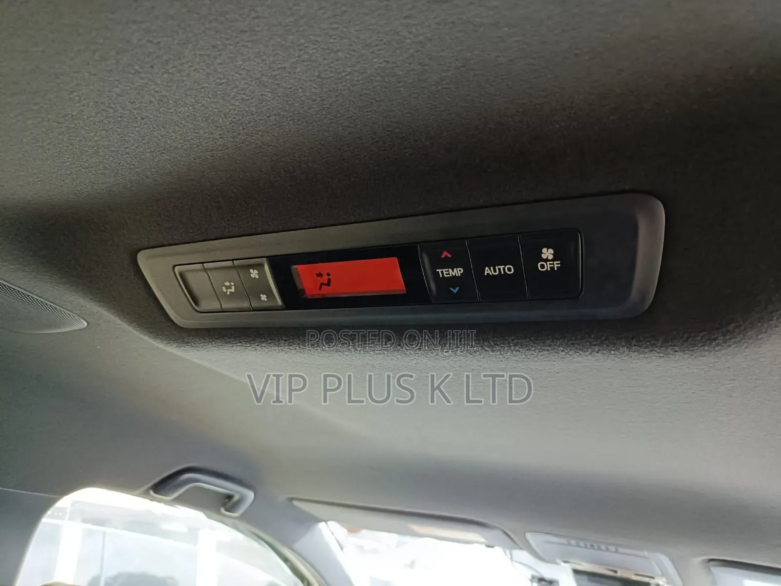 Toyota Esquire 2.0 FWD (8 seater) 2017 White
