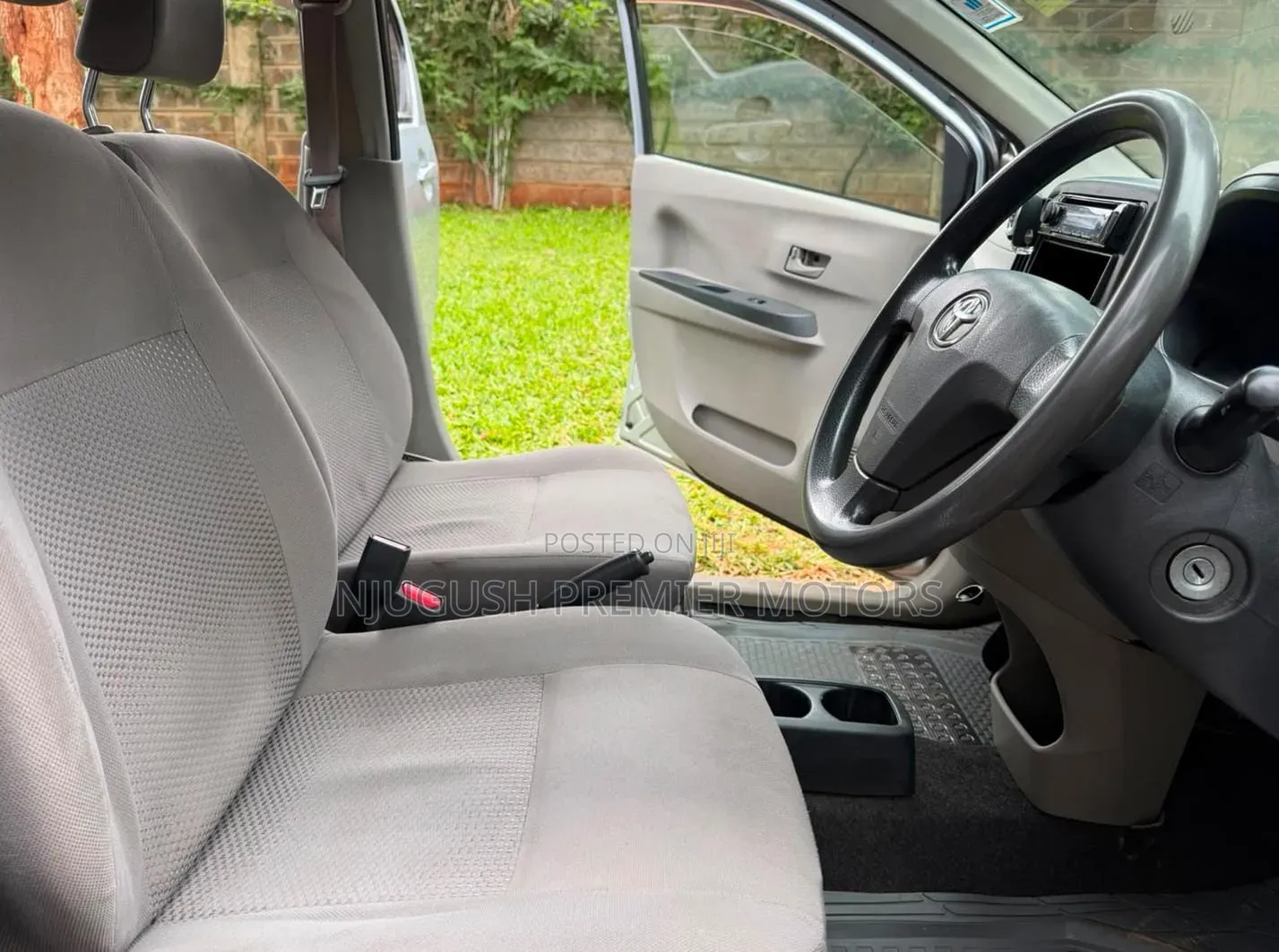 Toyota Pixis 2016 Silver