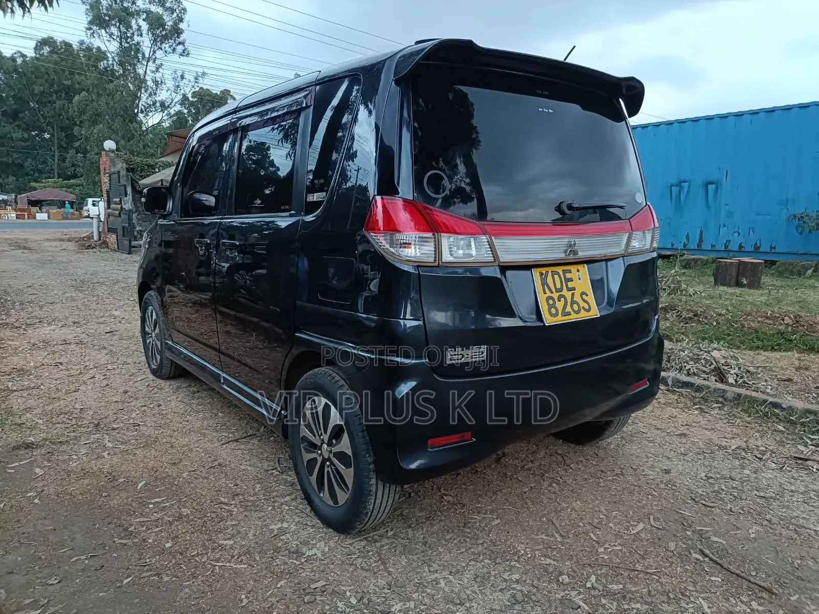 Mitsubishi Delica 2014 Black