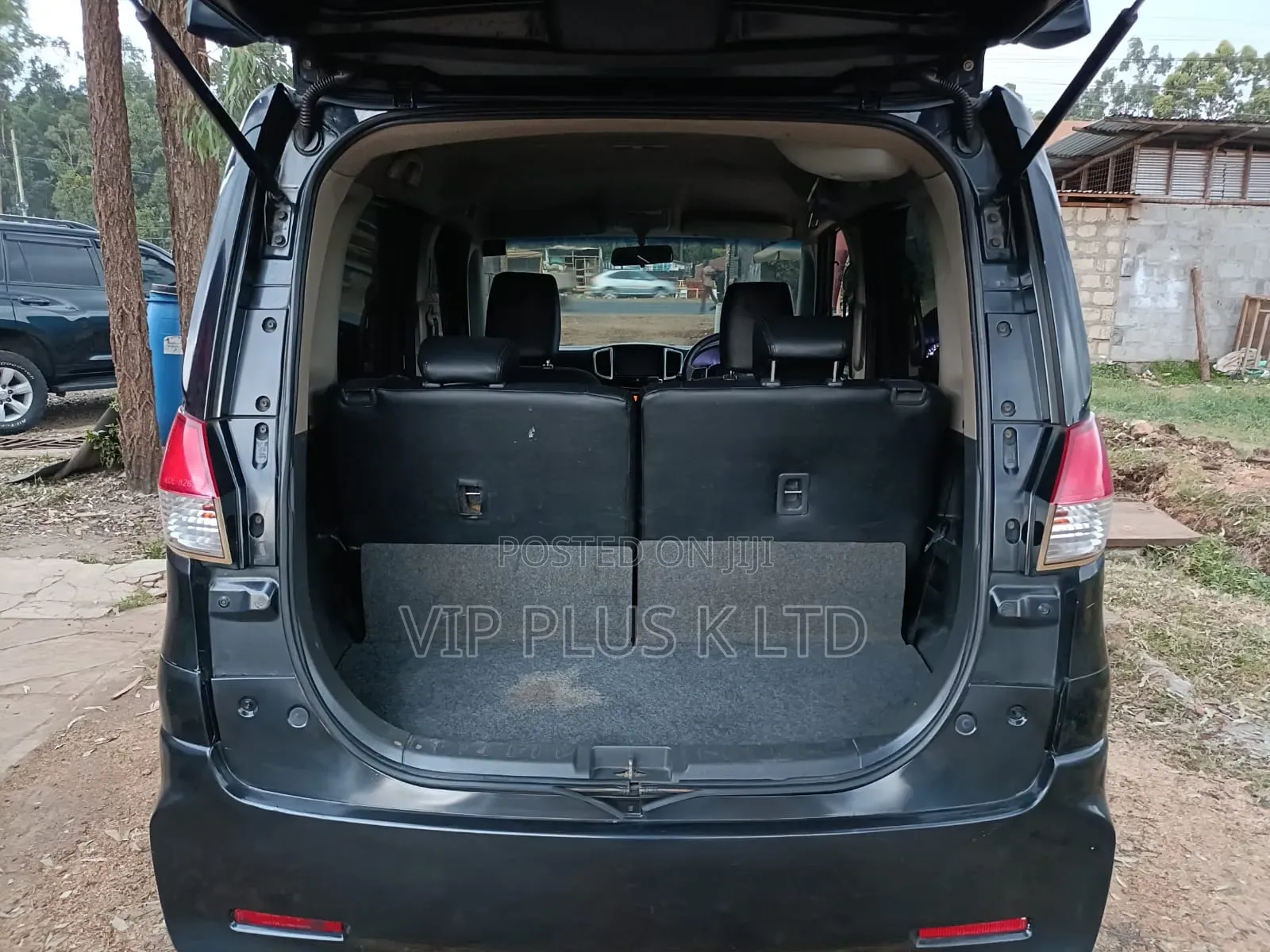 Mitsubishi Delica 2014 Black