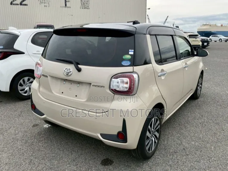Toyota Passo 2021 Beige